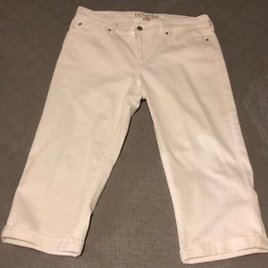Denizen white denim capris